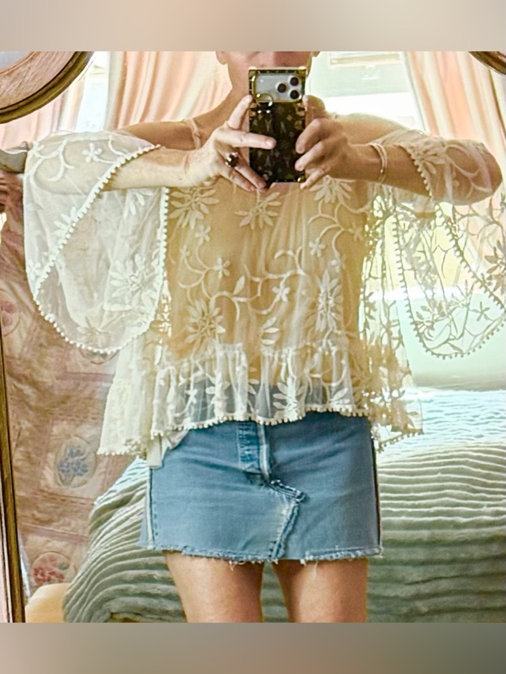 SZ M Gorgeous Sheer Lace Cold-Shoulder top w/ One Size Light Skin-tone Camisole